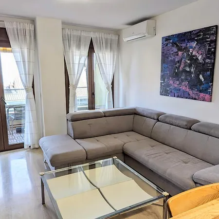 Apartment Modern Penthouse - 1 Min From The